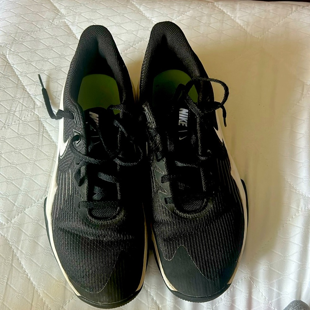 Men’s Nike gym shoes 9.5 excellent gently used condition